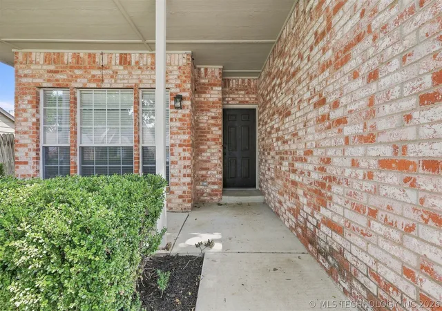 Photo 4 of Single family home for sale at 3828 W Galveston St, Broken Arrow, OK 74012 | MLS# 2619149 | Listing updated on 2026-08-20