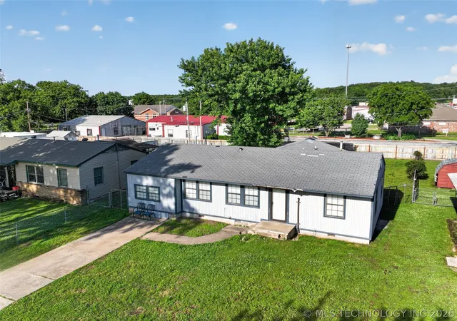 1st image of 108 Maple St, Locust Grove, OK 74352 | MLS# 2619168