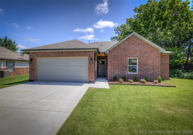 Photo 1 of Single family home for sale at 2561 W 66th Place S, Tulsa, OK 74132 | MLS# 2619217 | Listing updated on 2026-08-27