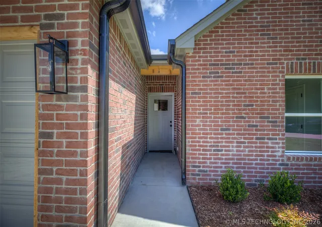 Photo 2 of Single family home for sale at 2561 W 66th Place S, Tulsa, OK 74132 | MLS# 2619217 | Listing updated on 2026-08-27