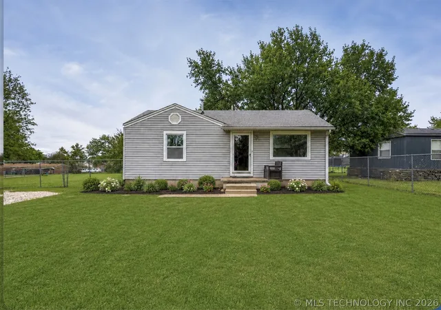 Homes for sale in Collinsville, OK | 605 W Walnut St, Collinsville, OK 74021 | MLS# 2619184