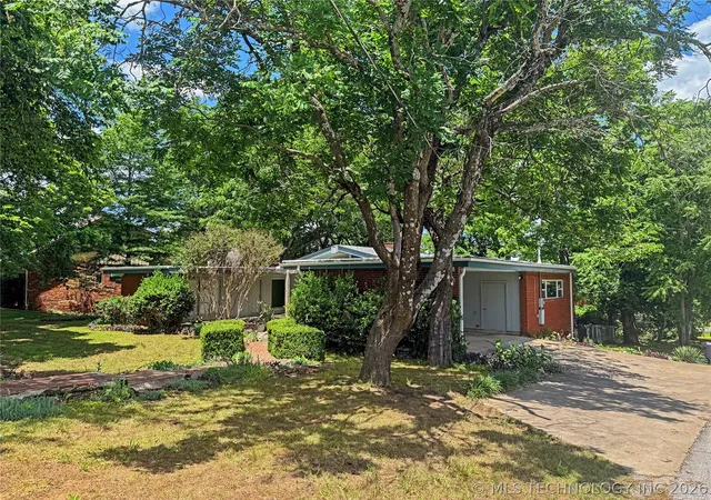 Photo 2 of Sale Pending at 522 W Downing St, Tahlequah, OK 74464 | MLS# 2619180 | Listing updated on 2026-08-20