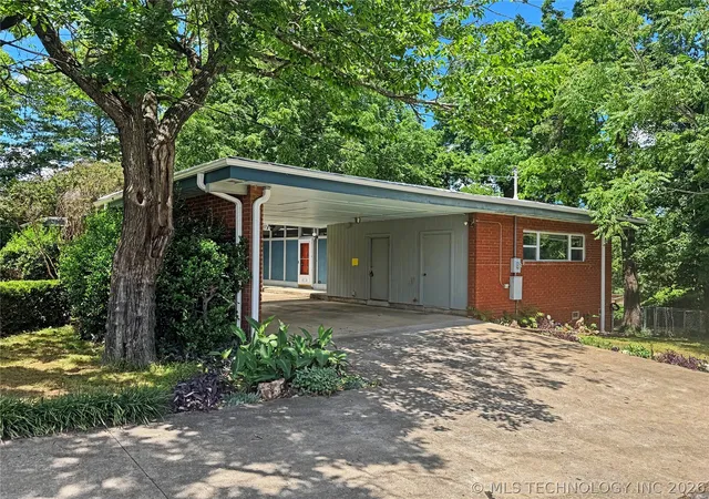 Photo 3 of Sale Pending at 522 W Downing St, Tahlequah, OK 74464 | MLS# 2619180 | Listing updated on 2026-08-20