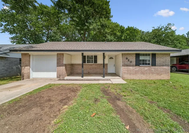 1st image of 920 Crestview St, Ada, OK 74820 | MLS# 2619352