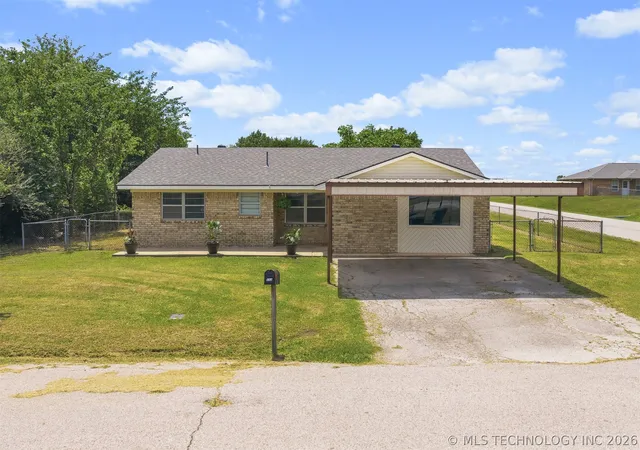 1st image of 115 Laurel St, Lone Grove, OK 73443 | MLS# 2619303
