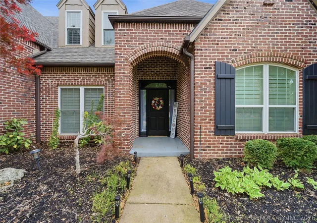Photo 3 of Single family home for sale at 9152 E 103rd Street, Tulsa, OK 74133 | MLS# 2619222 | Listing updated on 2026-08-20