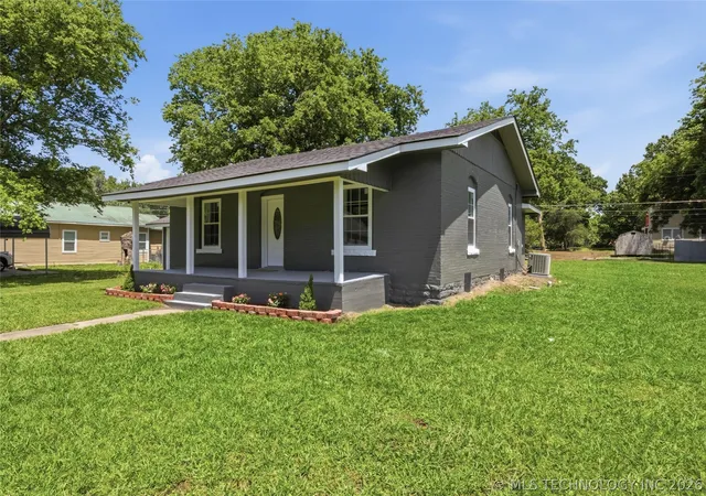 Homes for sale in Muskogee, OK | 916 Columbus, Muskogee, OK 74401 | MLS# 2618677