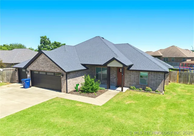 Photo 1 of Single family home for sale at 909 Carter Ct, Siloam Springs, AR 72761 | MLS# 2619406 | Listing updated on 2026-08-20