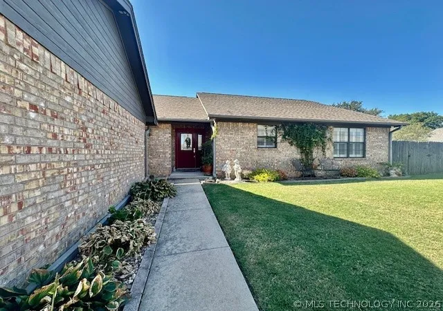 3rd image of 65 Overland Route St, Ardmore, OK 73401 | MLS# 2619446