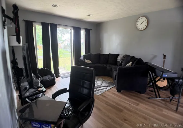 5th image of 201 Circle Dr Nw, Miami, OK 74354 | MLS# 2619431