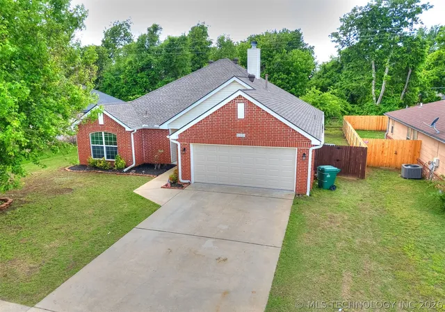 Photo 3 of Sale Pending at 5324 S Redbud Pl, Sand Springs, OK 74063 | MLS# 2619485 | Listing updated on 2026-08-20