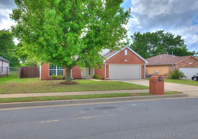 Photo 3 of Sale Pending at 5324 S Redbud Pl, Sand Springs, OK 74063 | MLS# 2619485 | Listing updated on 2026-08-20