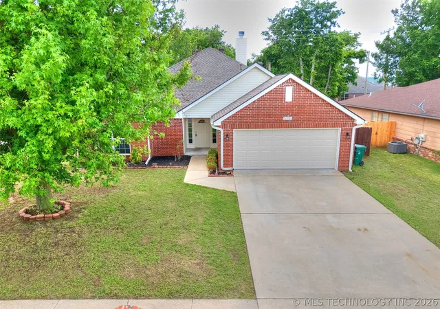 Photo 4 of Sale Pending at 5324 S Redbud Pl, Sand Springs, OK 74063 | MLS# 2619485 | Listing updated on 2026-08-20