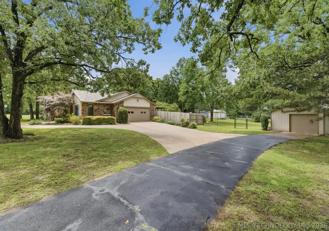 Homes for sale in Sapulpa, OK | 700 Hickory Hill Rd, Sapulpa, OK 74066 | MLS# 2619256
