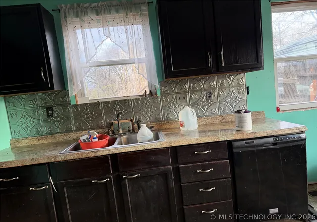 Photo 3 of Single family home for sale at 517 E 3rd Street, Okmulgee, OK 74447 | MLS# 2619132 | Listing updated on 2026-10-01
