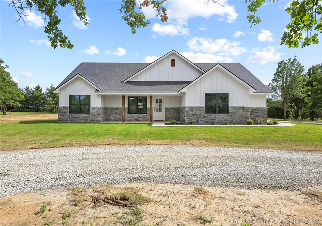 1st image of 6915 Sims Rd, Colbert, OK 74733 | MLS# 2619557