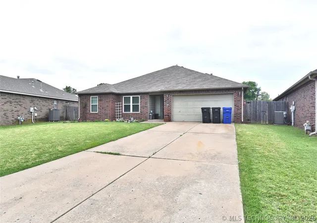 Homes for sale in Broken Arrow, OK | 4716 S 197th Eastavenue, Broken Arrow, OK 74014 | MLS# 2619396