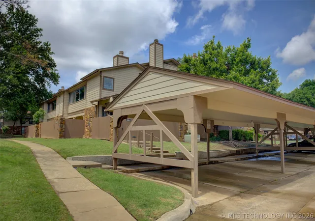 Homes for sale in Tulsa, OK | 6380 S 80th East Avenue, Tulsa, OK 74133 | Houzeo