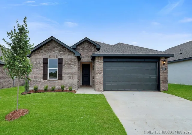Photo 1 of Sale Pending at 2023 E San Antonio St, Broken Arrow, OK 74012 | MLS# 2619617 | Listing updated on 2026-08-25