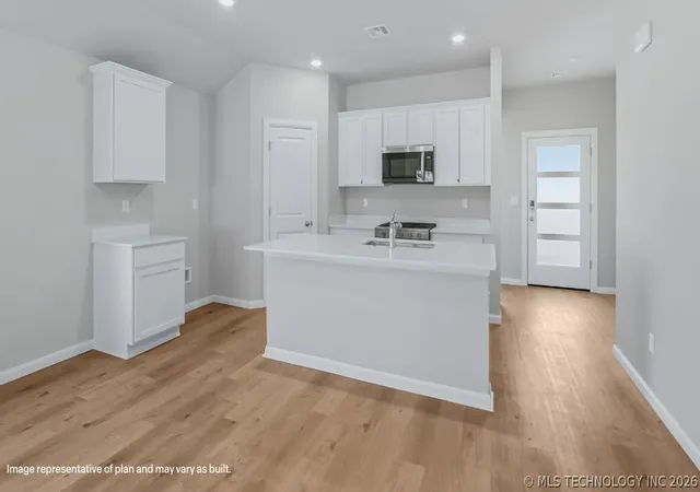 Photo 3 of Sale Pending at 2023 E San Antonio St, Broken Arrow, OK 74012 | MLS# 2619617 | Listing updated on 2026-08-25