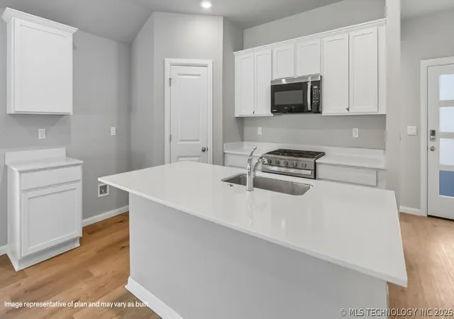 Photo 4 of Sale Pending at 2023 E San Antonio St, Broken Arrow, OK 74012 | MLS# 2619617 | Listing updated on 2026-08-25