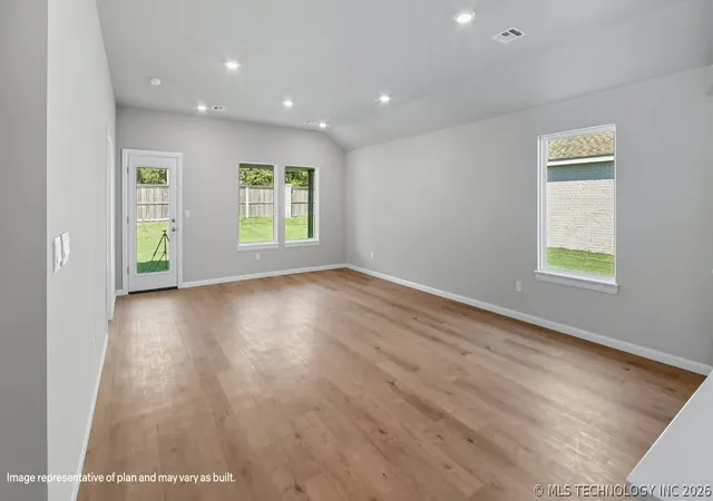 Photo 5 of Sale Pending at 2023 E San Antonio St, Broken Arrow, OK 74012 | MLS# 2619617 | Listing updated on 2026-08-25