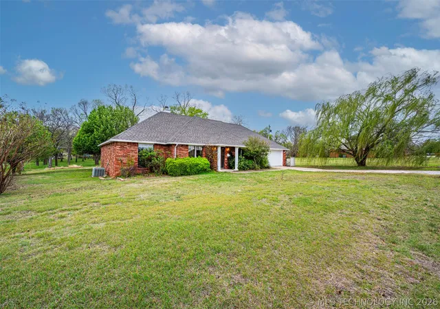 Homes for sale in Sulphur, OK | 1726 Lakeview Dr, Sulphur, OK 73086 | MLS# 2613531