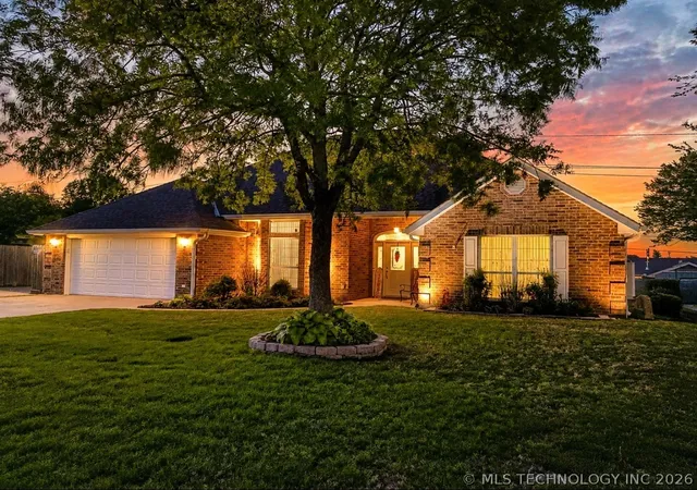 Homes for sale in Bartlesville, OK | 5614 Meadow Dr, Bartlesville, OK 74006 | MLS# 2619531
