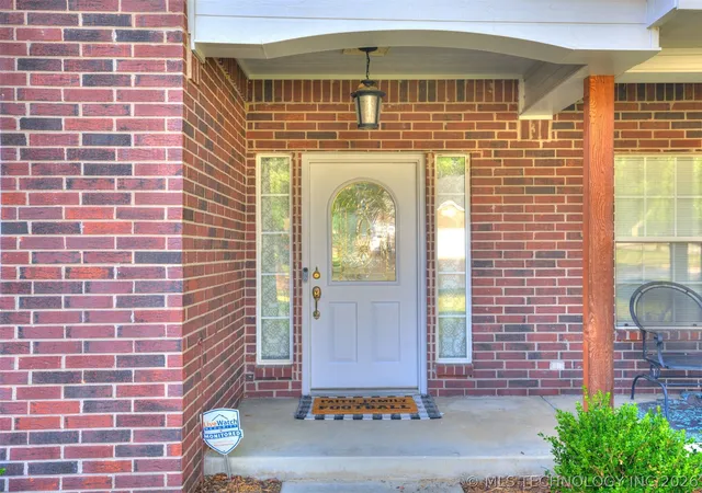 Photo 3 of Sale Pending at 2218 S 113th Westcourt, Sapulpa, OK 74066 | MLS# 2619607 | Listing updated on 2026-08-26