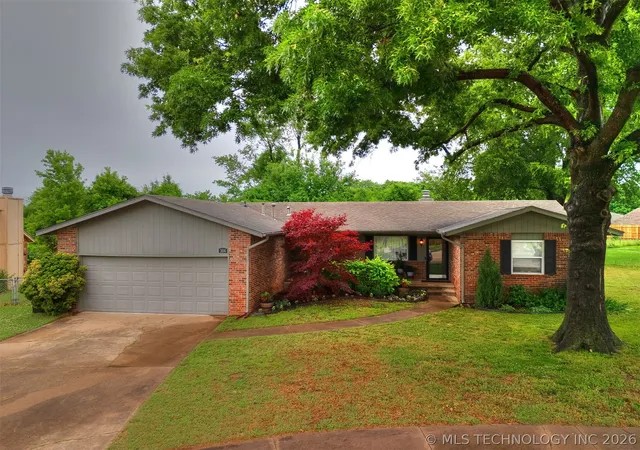 Photo 1 of Single family home for sale at 304 W Key St, Broken Arrow, OK 74011 | MLS# 2619275 | Listing updated on 2026-09-21
