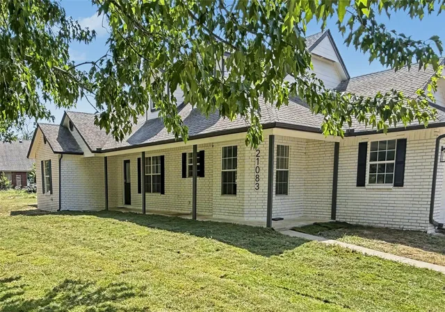 Photo 1 of Single family home for sale at 21083 S Forrest Dr, Tahlequah, OK 74464 | MLS# 2619710 | Listing updated on 2026-08-20