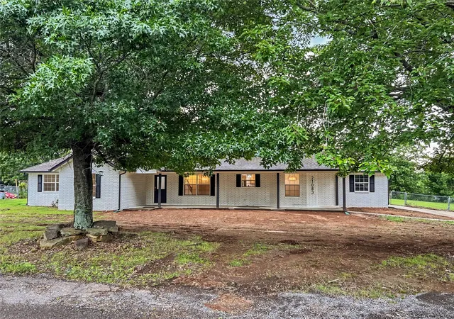 Photo 2 of Single family home for sale at 21083 S Forrest Dr, Tahlequah, OK 74464 | MLS# 2619710 | Listing updated on 2026-08-20