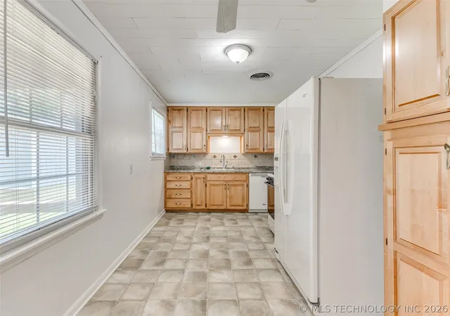 5th image of 2425 W 49Th St, Tulsa, OK 74107 | MLS# 2618665