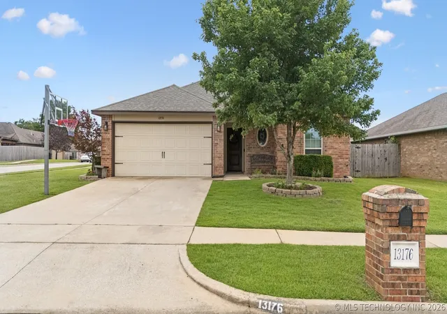 Homes for sale in Collinsville, OK | 13176 E 133rd St, Collinsville, OK 74021 | MLS# 2619725