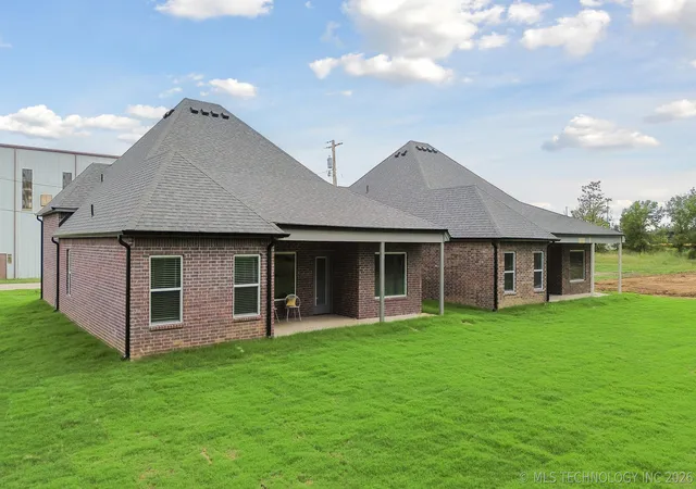 2nd image of 209 W Broadway St, Owasso, OK 74055 | MLS# 2619737