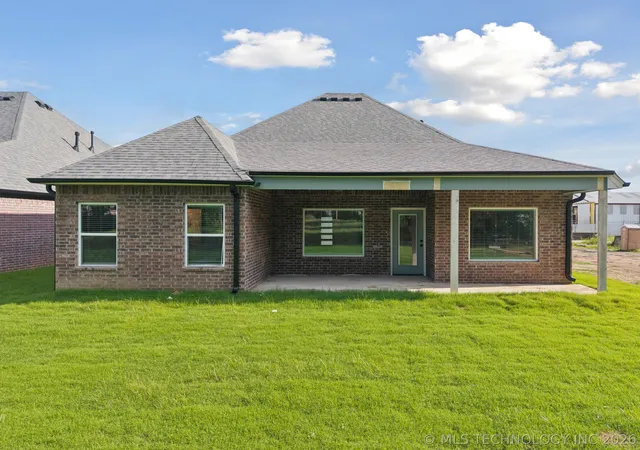 2nd image of 213 W Broadway St, Owasso, OK 74055 | MLS# 2619739