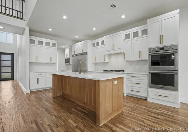 Photo 3 of Sale Pending at 17298 E 45th Place, Tulsa, OK 74134 | MLS# 2619747 | Listing updated on 2026-08-20