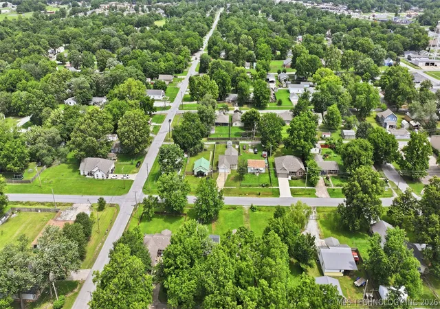 Homes for sale in Coweta, OK | 323 W Cypress St, Coweta, OK 74429 | MLS# 2619789