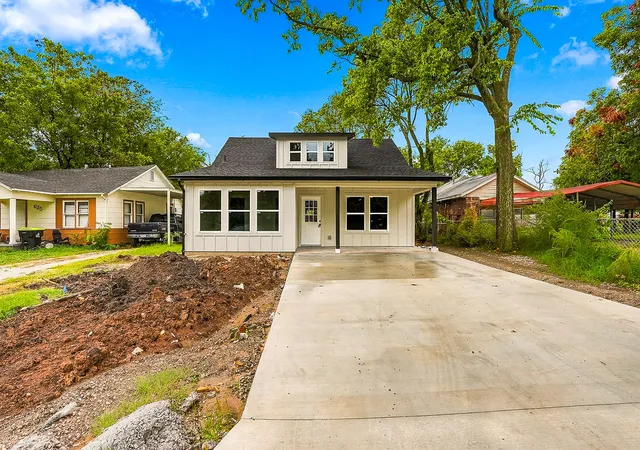 Photo 2 of Single family home for sale at 629 West 1st, Ada, OK 74820 | MLS# 2619800 | Listing updated on 2026-10-07