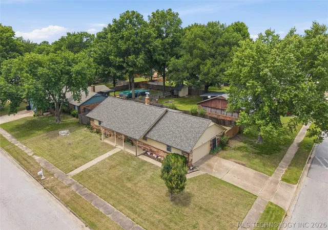 Homes for sale in Broken Arrow, OK | 3016 E Knoxville St, Broken Arrow, OK 74014 | MLS# 2619818