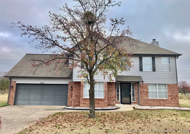 Photo 2 of Single family home for sale at 922 W Seminole St, Tulsa, OK 74127 | MLS# 2619328 | Listing updated on 2026-07-29