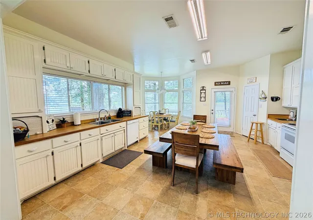 Photo 4 of Single family home for sale at 1122 Peninsula Dr, Fort Towson, OK 74735 | MLS# 2619436 | Listing updated on 2026-08-20