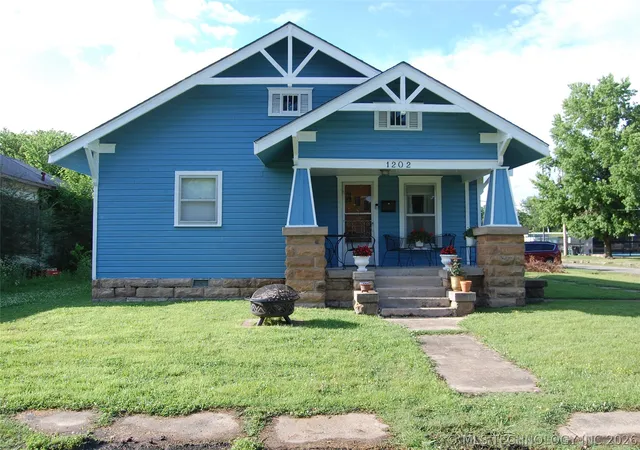 Homes for sale in Henryetta, OK | 1202 W Broadway St, Henryetta, OK 74437 | MLS# 2619883