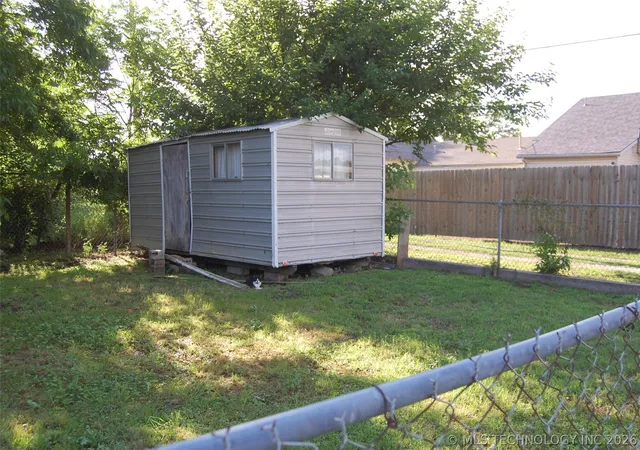 Homes for sale in Henryetta, OK | 1202 W Broadway St, Henryetta, OK 74437 | MLS# 2619883