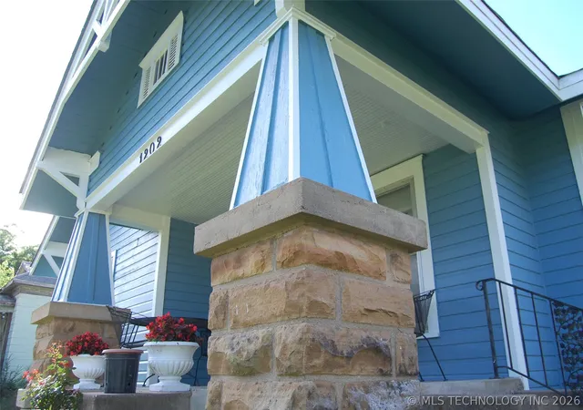 Homes for sale in Henryetta, OK | 1202 W Broadway St, Henryetta, OK 74437 | MLS# 2619883