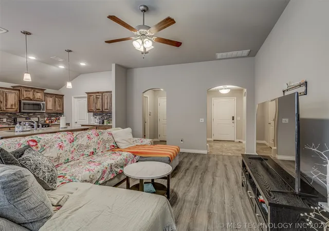 5th image of 13 Evermore Ln, Yukon, OK 73099 | MLS# 2619969