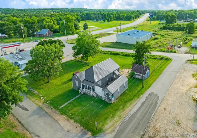 2nd image of 108 Nw 4, Fort Towson, OK 74735 | MLS# 2619994