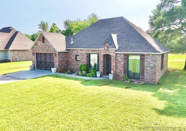 Homes for sale in Stigler, OK | 2102 N Peaceful Ln, Stigler, OK 74462 | MLS# 2619203