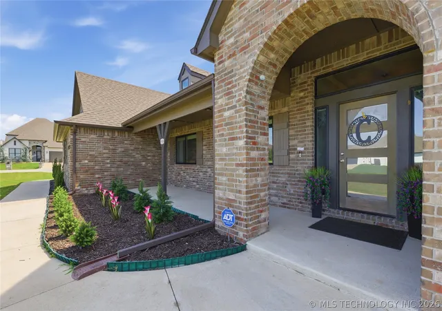 Homes for sale in Broken Arrow, OK | 11303 S 211Th Eastavenue, Broken Arrow, OK 74014 | MLS# 2619970