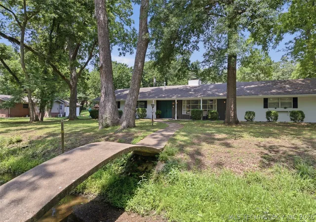Homes for sale in Bartlesville, OK | 1015 Brookside Pkwy, Bartlesville, OK 74006 | MLS# 2619985